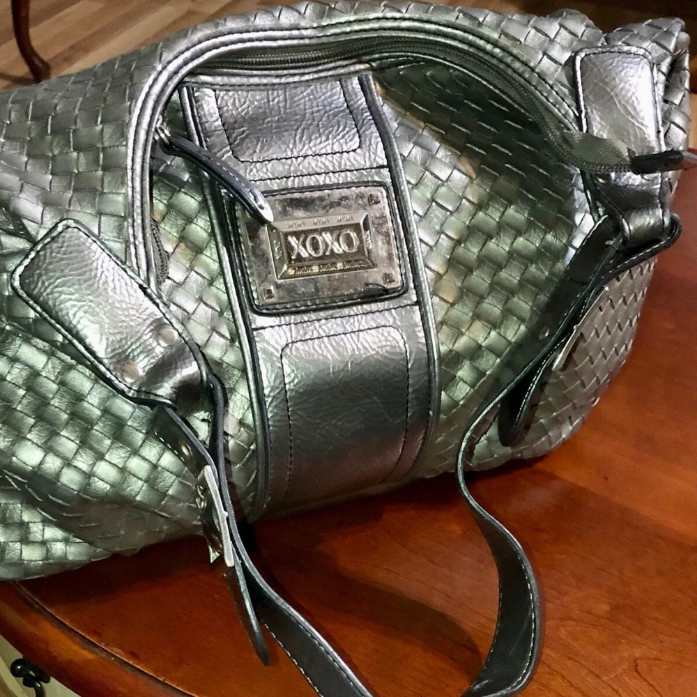 XOXO Silver Woven Hobo Bag in  basket weave zip top 10x14 NWOT